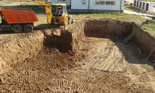 Рытье котлованов под фундамент в Дивногорске – цена от 2642 руб. за м3 | 2Землекопа-Двн